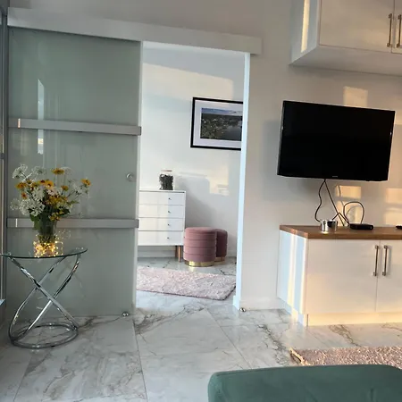 Turystyczny Z Widokiem Na Jezioro Lejlighed *